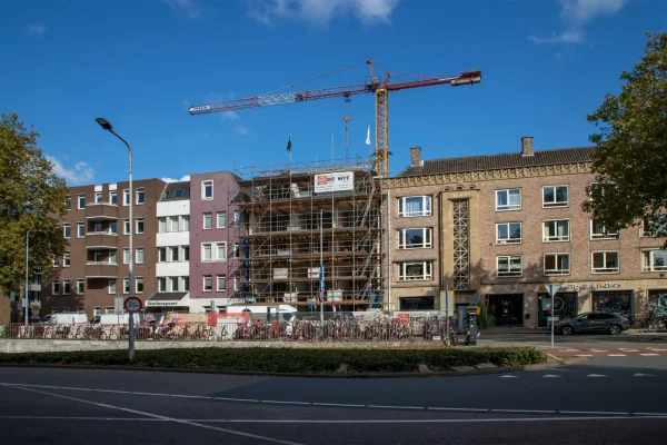 Voorduin Allround Kraanmachinisten voor op de bouwplaats